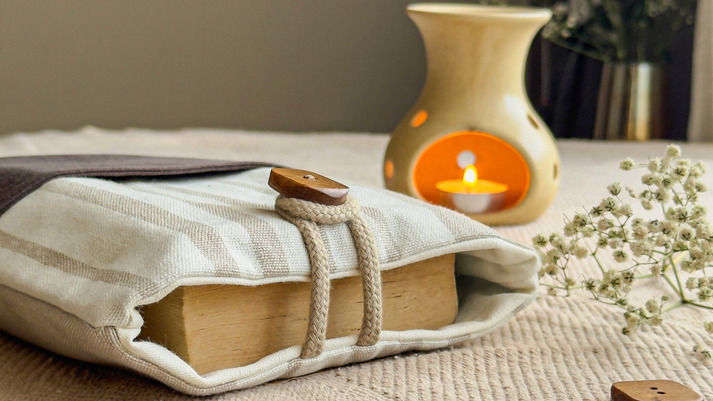 BOOK SLEEVE - Beige Stripes