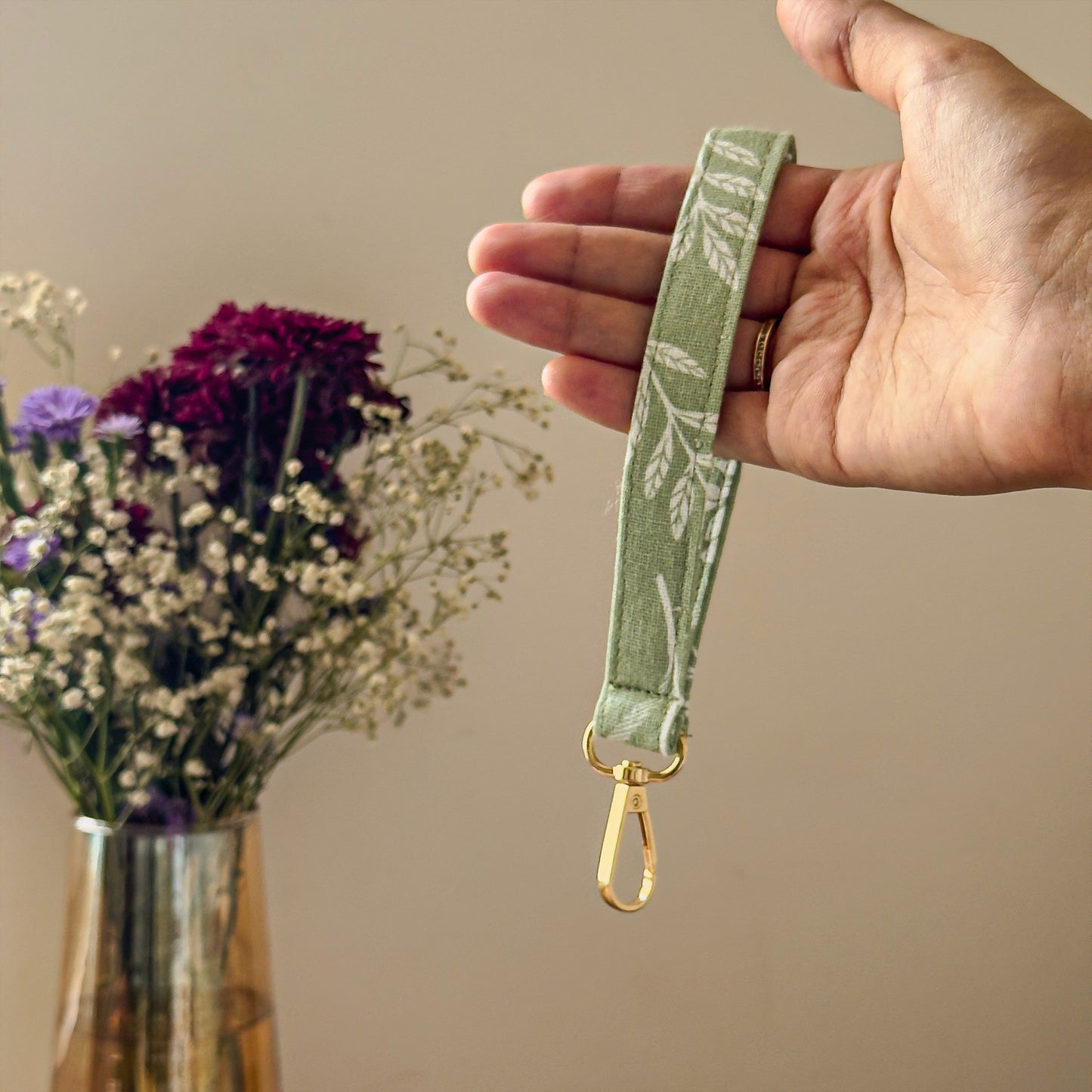 Keychain Wristlet - Daisy Whisper