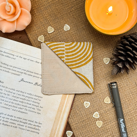 CORNER BOOKMARK - Mustard Swirl