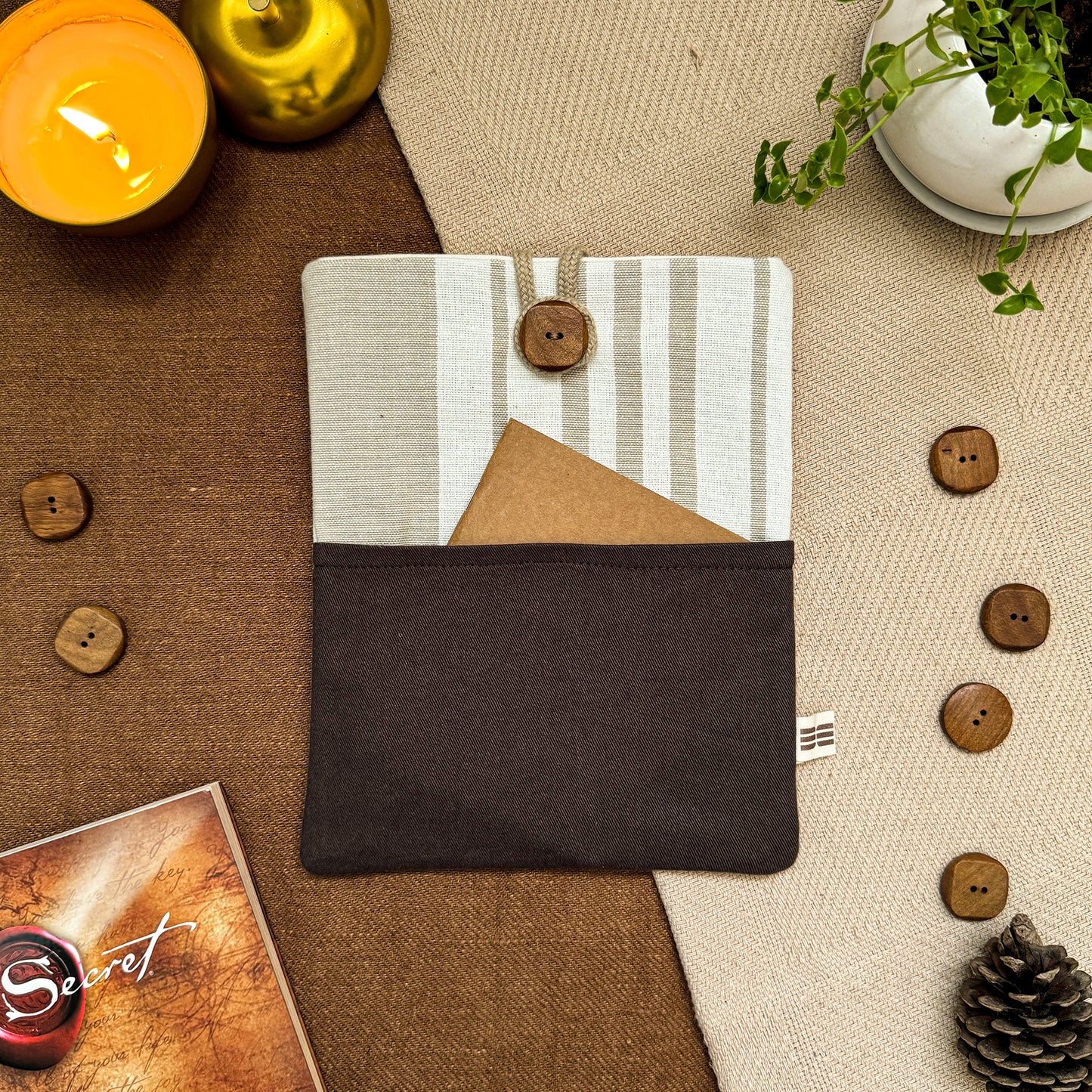 BOOK SLEEVE - Beige Stripes