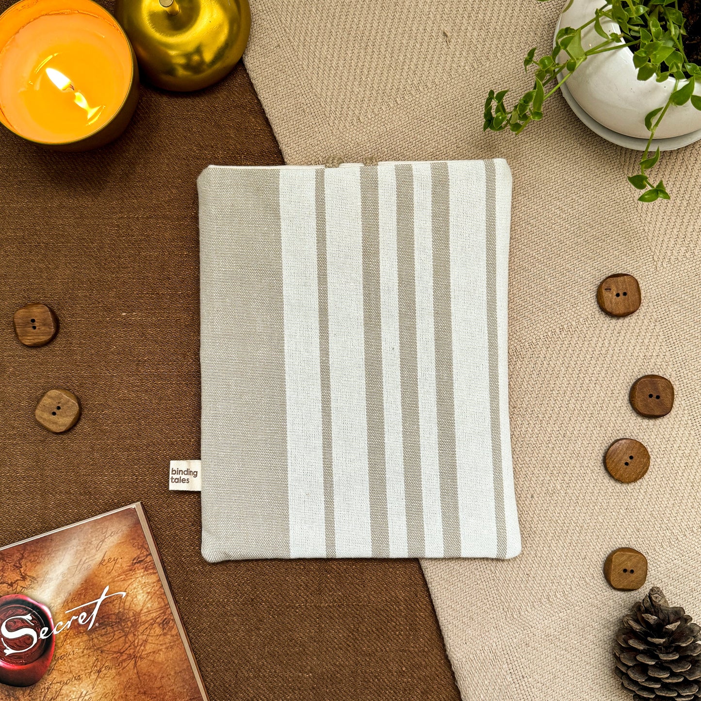 BOOK SLEEVE - Beige Stripes
