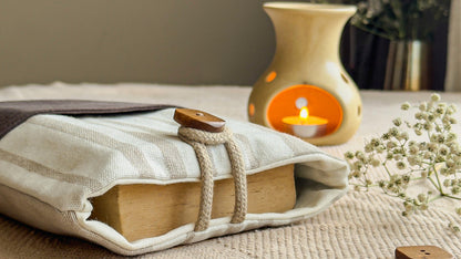 BOOK SLEEVE - Beige Stripes