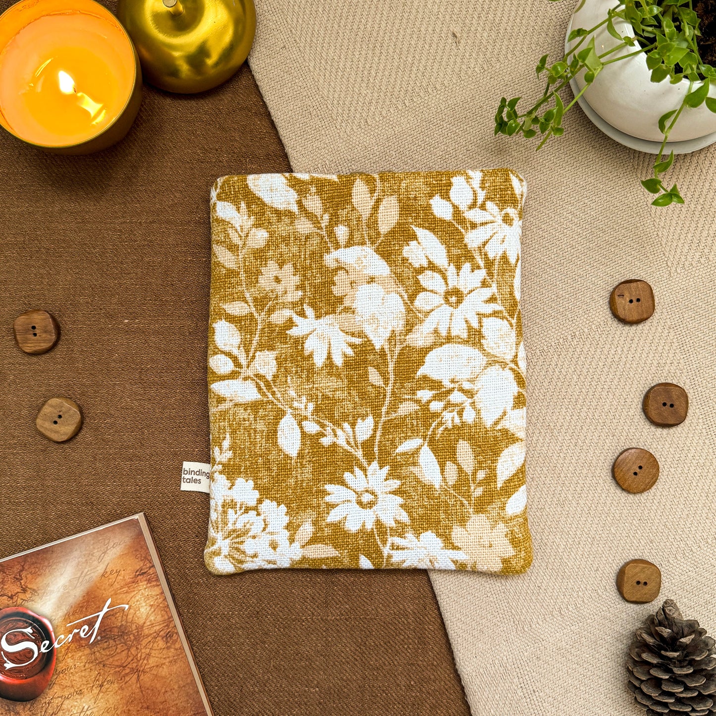 BOOK SLEEVE - Golden Meadow