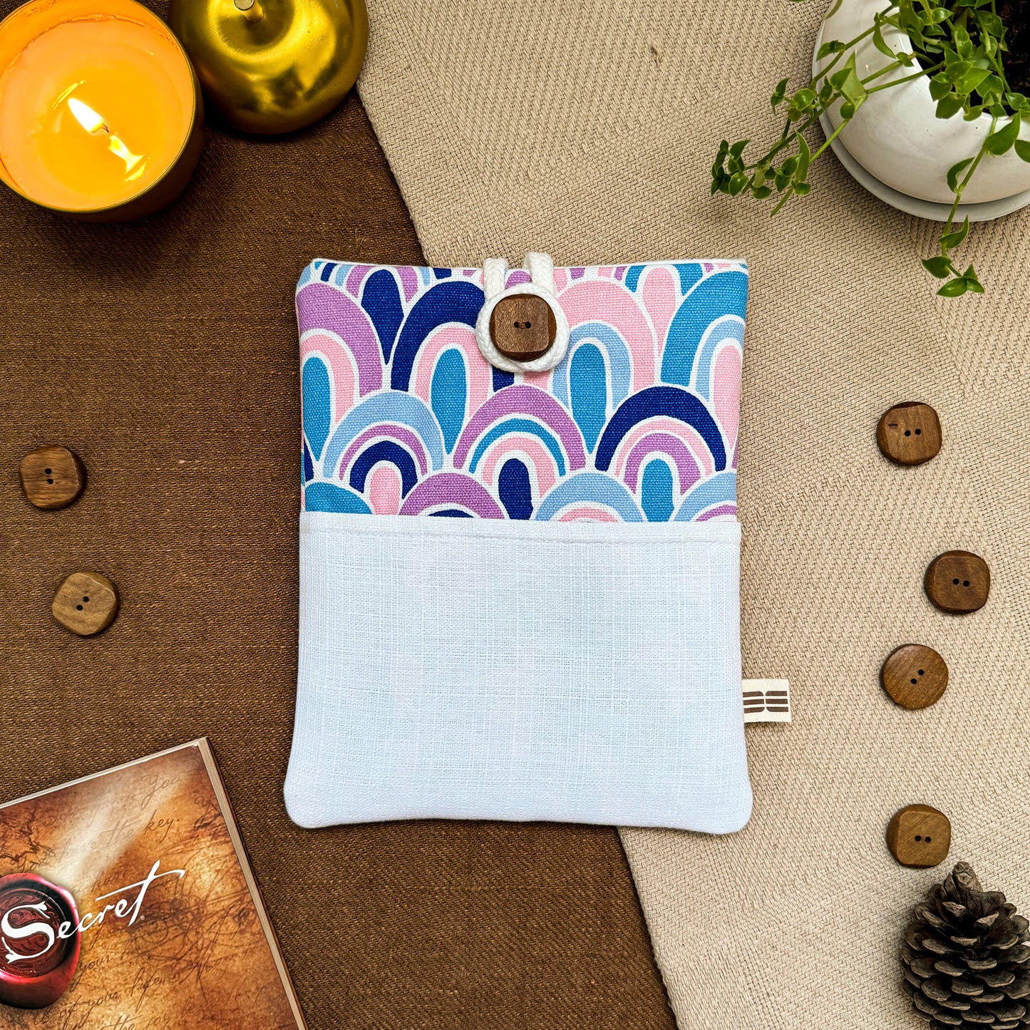 BOOK SLEEVE - Rainbow Hills