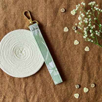 Keychain Wristlet - Daisy Whisper