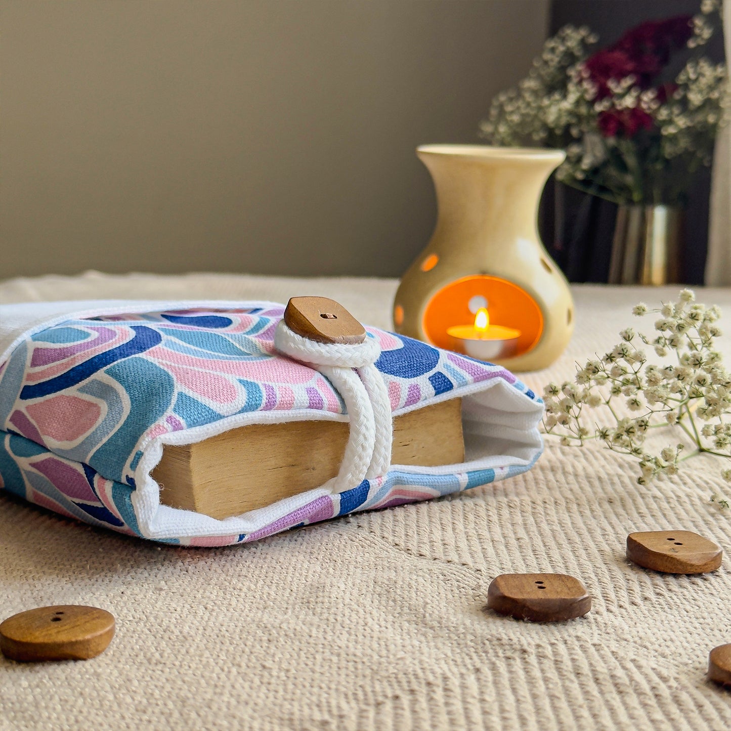 BOOK SLEEVE - Rainbow Hills