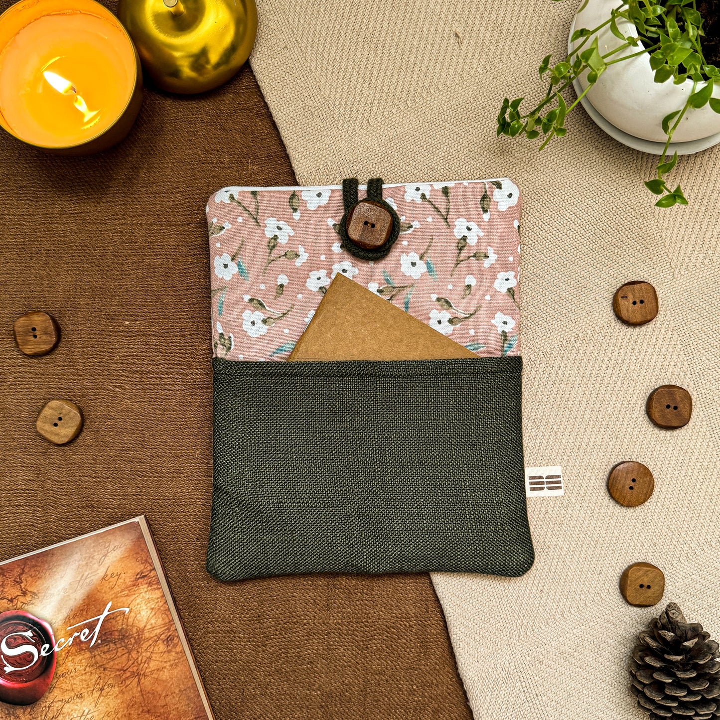 BOOK SLEEVE - Blush Bloom