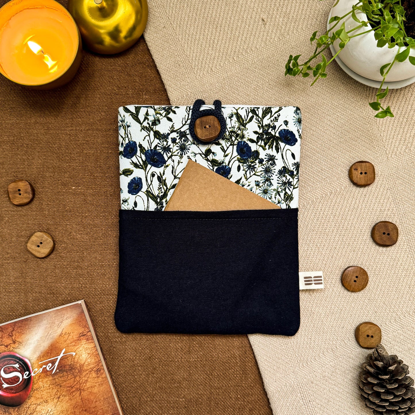 BOOK SLEEVE - Indigo Vines