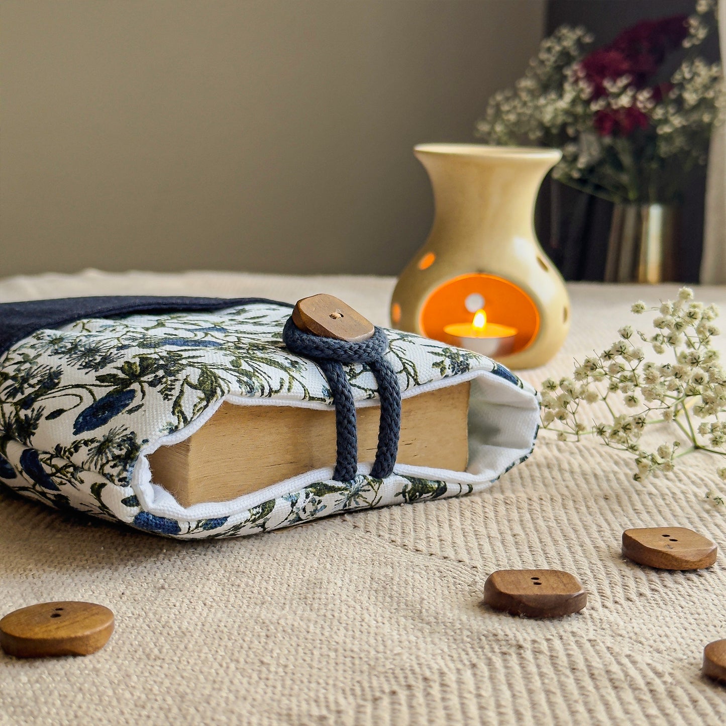 BOOK SLEEVE - Indigo Vines